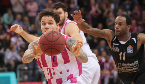 社交媒体上 社交媒体上